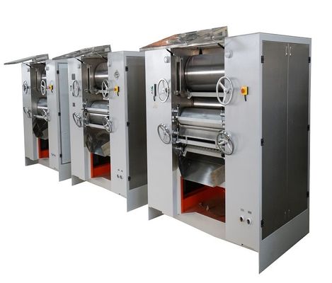 3000 kg Gewicht vollautomatische Seife-Machmaschine für die Produktion von Wäschereisen